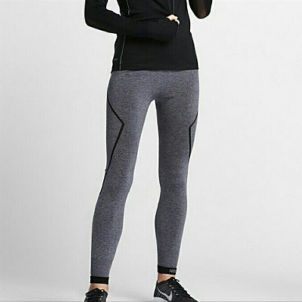 NIKE PRO hyperwarm limitless tights